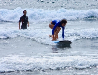 Clases de surf en el campamento